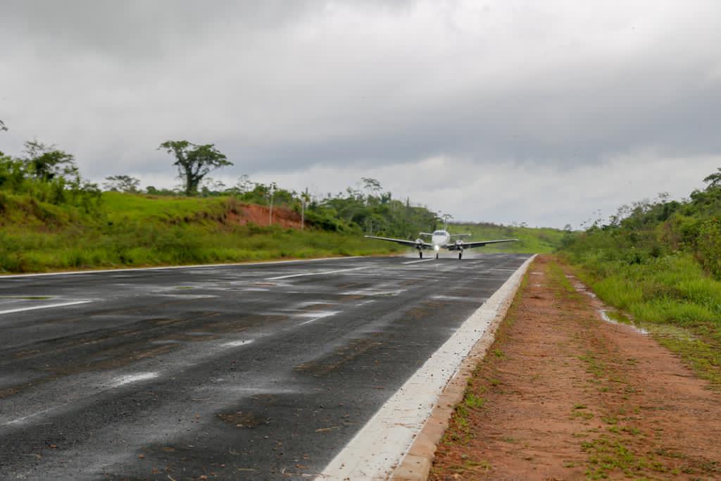 Governador inaugura aeródromo de Porto Walter e promete iluminar pista para voos noturnos