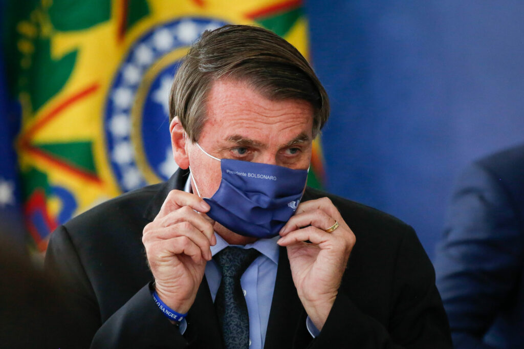 “O cartão corporativo vai vir gordo no fim do mês”, diz Bolsonaro