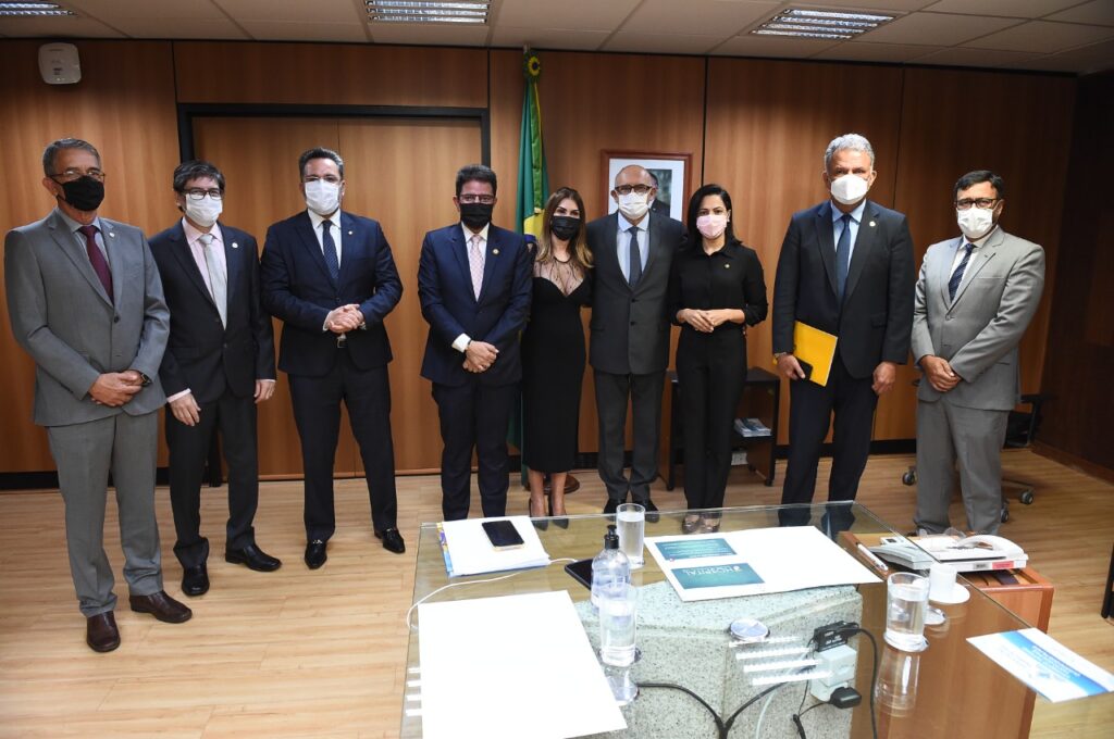 Gladson e Alan Rick tratam com ministro da Educação sobre a construção do Hospital Universitário da Ufac