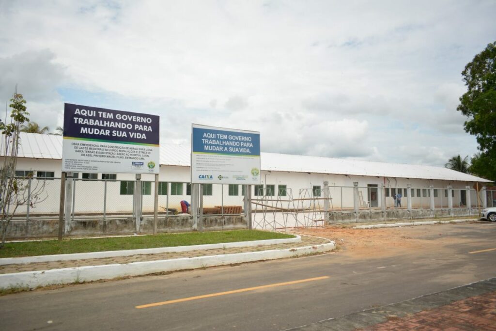 Com reforma quase concluída, hospital de Mâncio Lima ganha novo aparelho de raio-x