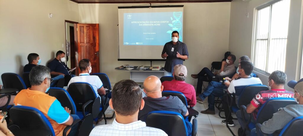 Novo diretor da Embrapa visita Cruzeiro do Sul em busca de novas parcerias para a produção rural