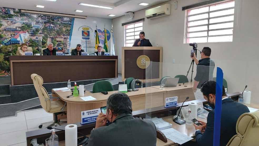 Por 12 a 1, vereadores aprovam repasse de R$ 2,4 milhões para empresas do transporte coletivo em Rio Branco