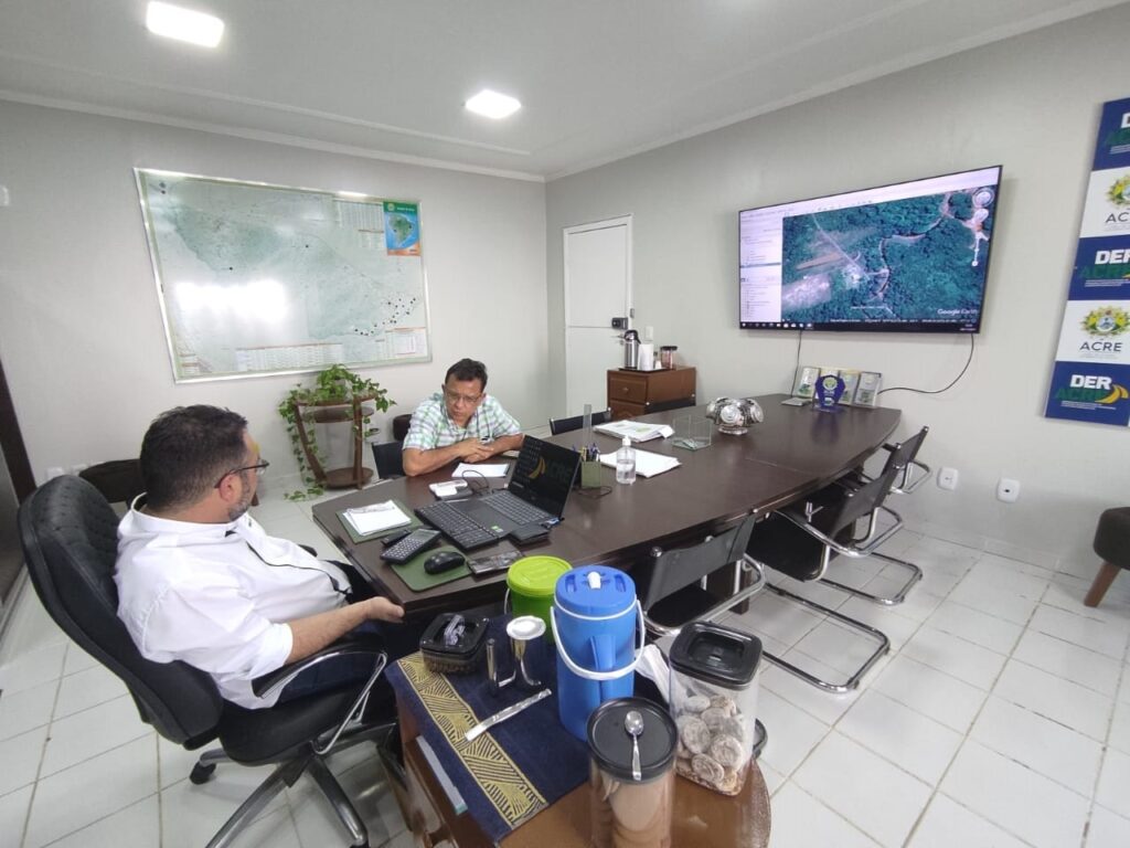 Gonzaga acompanha serviços do Deracre no interior e propõe novas emendas para ajudar produtores rurais