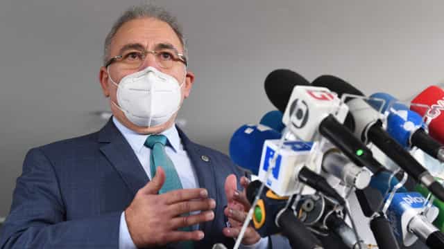 Variante ômicron é de ‘preocupação, mas não de desespero’, segundo Queiroga