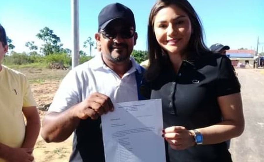 Após não ter solicitação atendida por deputada, presidente de bairro diz que irá “comprar os tijolos e fazer o meio fio”