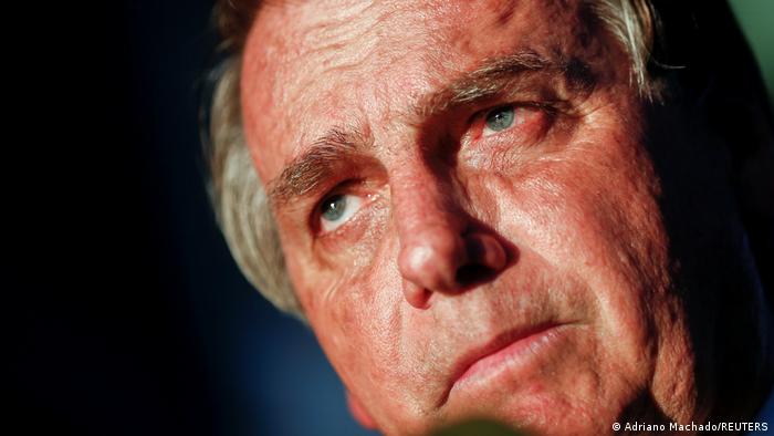 Sem provas, Bolsonaro associa Lula a narcotráfico em entrevista a TV italiana