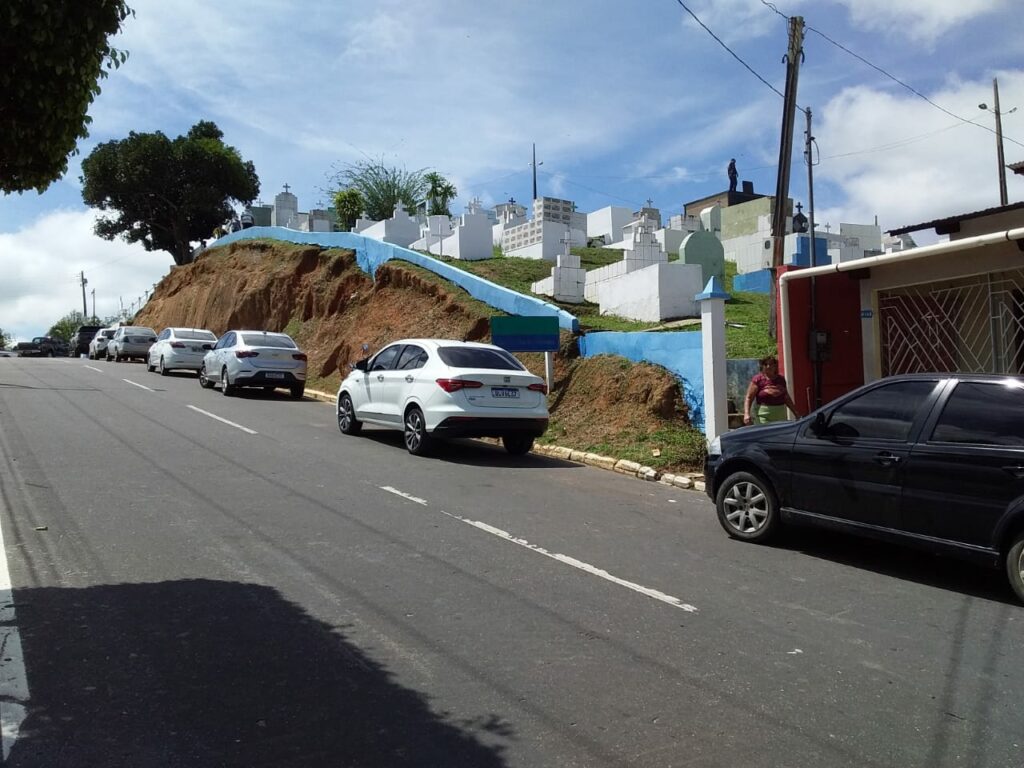 As vésperas do Dia dos Finados, cemitérios já recebem familiares e amigos em Cruzeiro do Sul