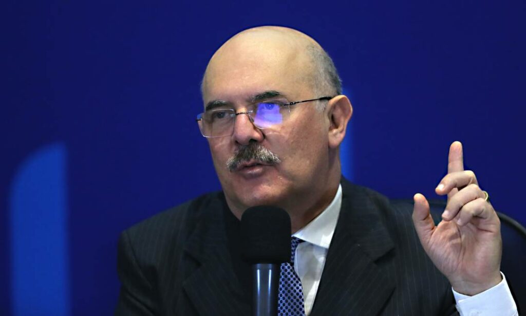 ‘Cara do governo no Enem’ representa competência e honestidade, diz ministro