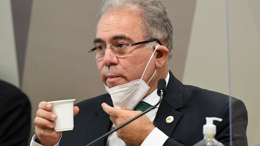 ‘Muito drástico demitir porque não quis vacinar’, defende ministro da Saúde