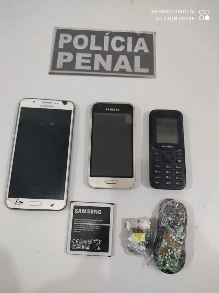 No presídio de Sena Madureira, infratores lançam celulares por cima da muralha e fogem