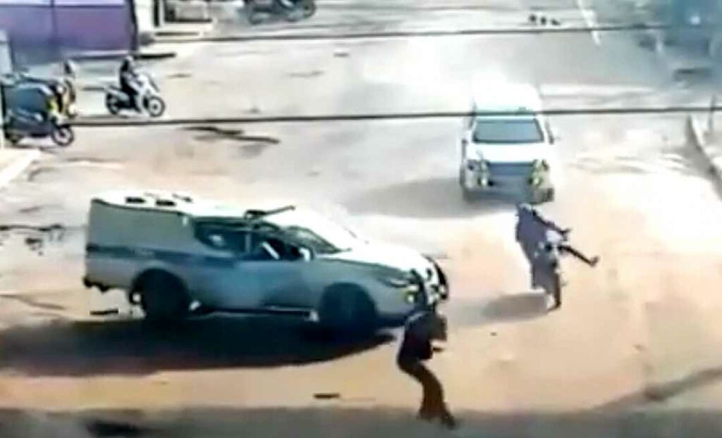 Vídeo: Dupla em moto escapa de perseguição policial em Epitaciolândia e foge para a Bolívia