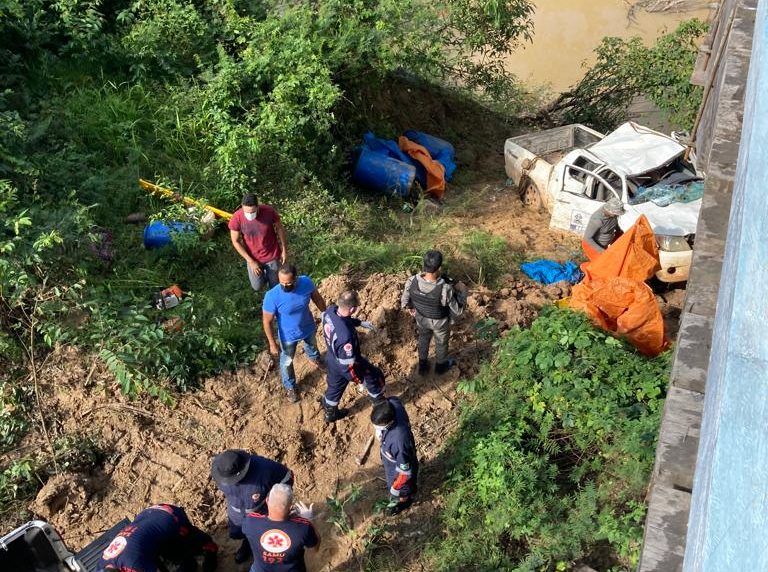 Helicóptero auxilia no resgate de vítimas em acidente em Rio Branco