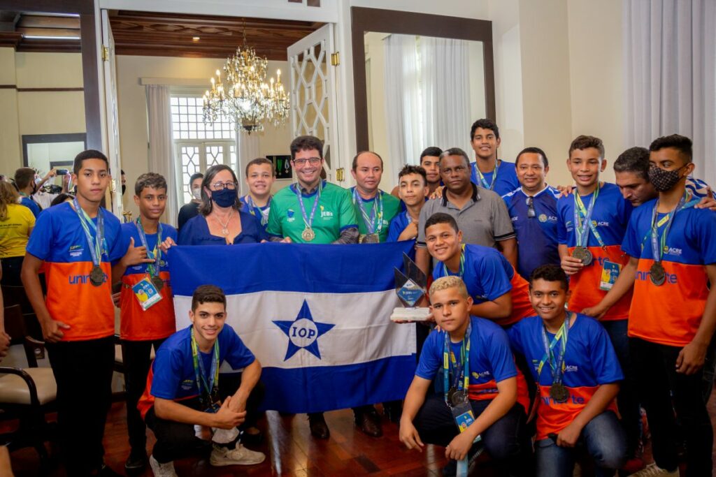 Governo recebe atletas acreanos medalhistas nos Jogos Escolares Brasileiros