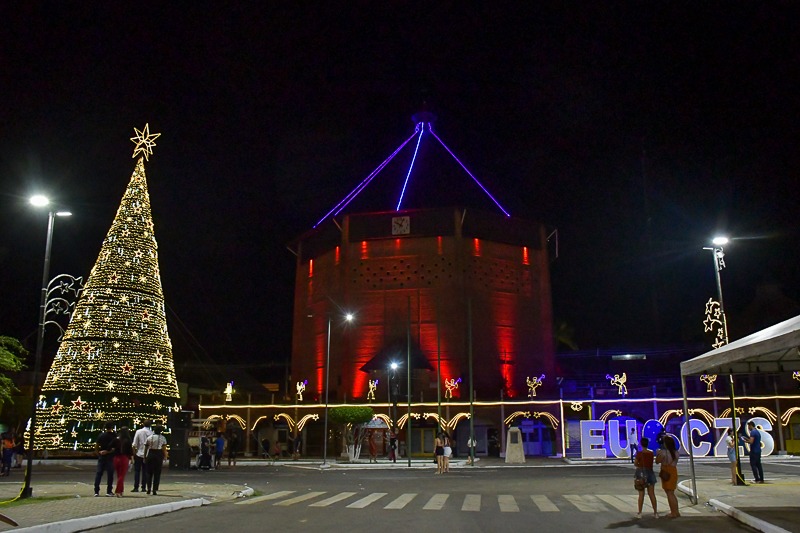 Parceria entre Estado e Município garante decoração natalina inédita em Cruzeiro do Sul
