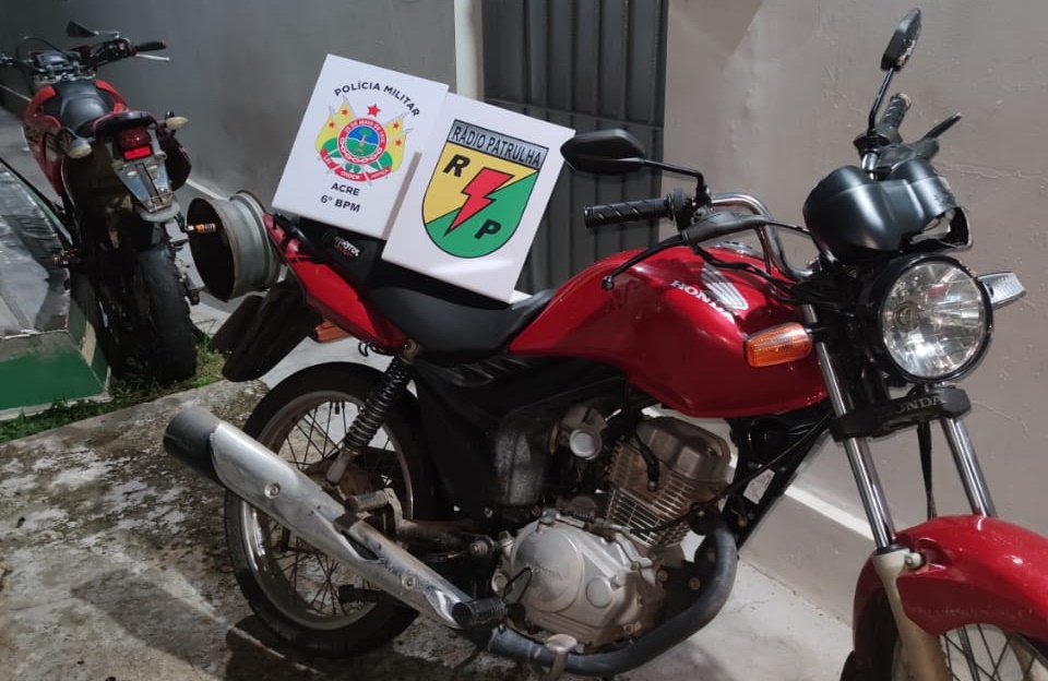 Dupla é presa após furto de motocicleta no centro de Cruzeiro do Sul