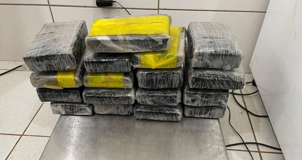Com destino à Cruzeiro do Sul, polícia apreende mais de 18 quilos de droga na BR-364