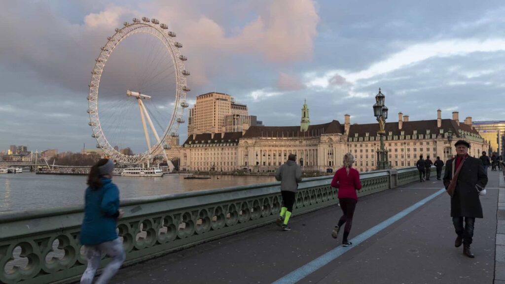 Reino Unido confirma dois casos de variante ômicron do coronavírus