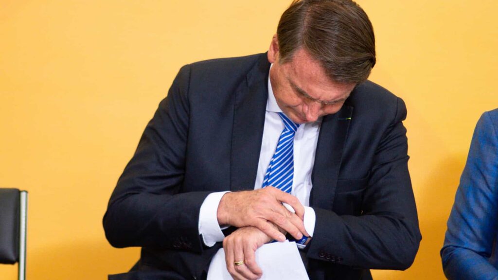 Bolsonaro desembarca em Dubai para semana de viagem pelo Oriente Médio