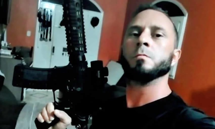 Policial acusado de matar picolezeiro no AC toma remédios em excesso no presídio e é levado às pressas ao PS