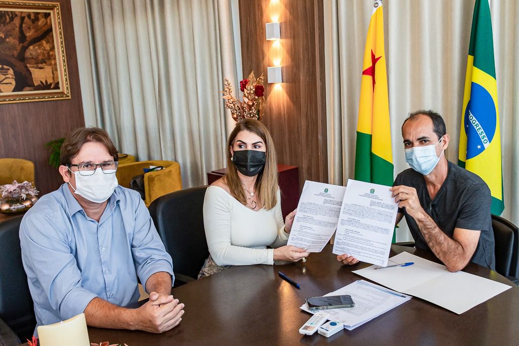 Prefeitura firma convênio com a UFAC para garantir estágio aos estudantes do campus de Cruzeiro do Sul