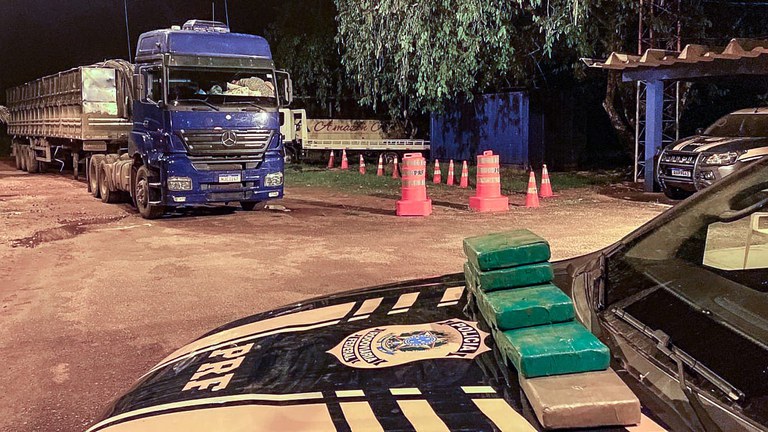 Carreta é detida pela PRF em Rio Branco com 11,41kg de cocaína