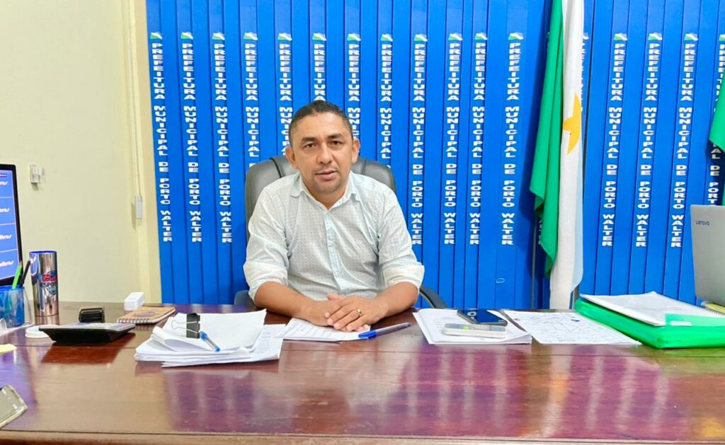 Prefeito César Andrade antecipa pagamento do salário de dezembro dos servidores de Porto Walter