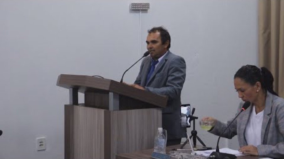 VÍDEO: Vereador sugere que cães e gatos de rua virem comida de leões