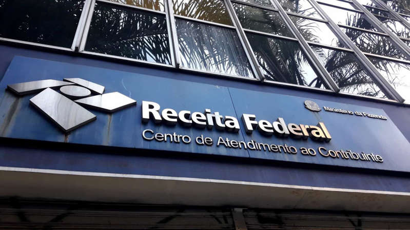 Chega a 738 número de auditores da Receita Federal que entregaram cargos