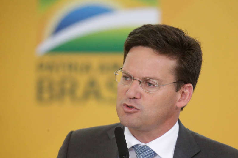 Ao menos 3,4 milhões de famílias não vão receber Auxílio Brasil em dezembro