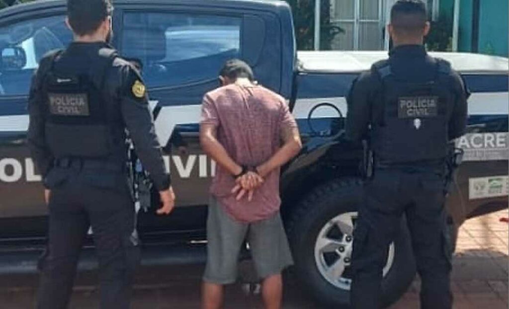 Homem que responde 20 processos por violência doméstica é preso por ameaçar mulher com faca