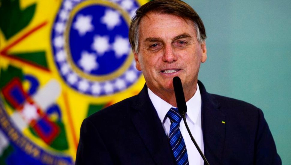 Bolsonaro recua e manda incluir policiais em indulto de Natal