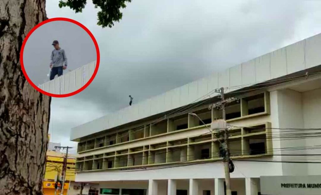 Rio Branco: Trabalhador é flagrado instalando luzes de Natal no prédio da prefeitura sem equipamentos de segurança