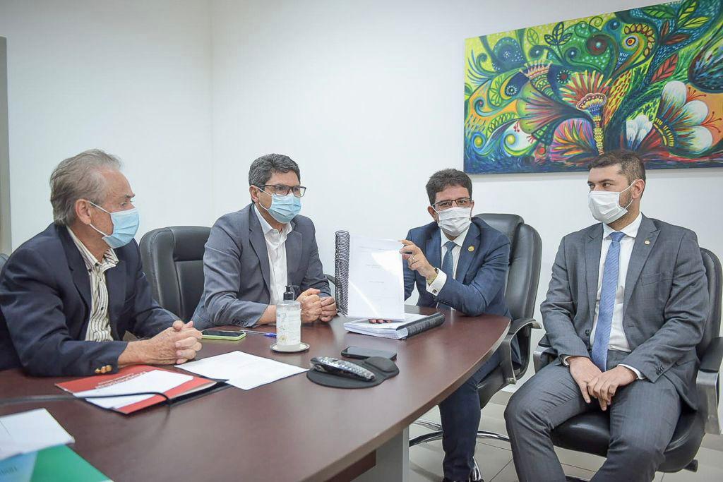 No TCE, Gladson apresenta plano de abono do Fundeb e pede celeridade em análise de consultas sobre adicionais da Segurança