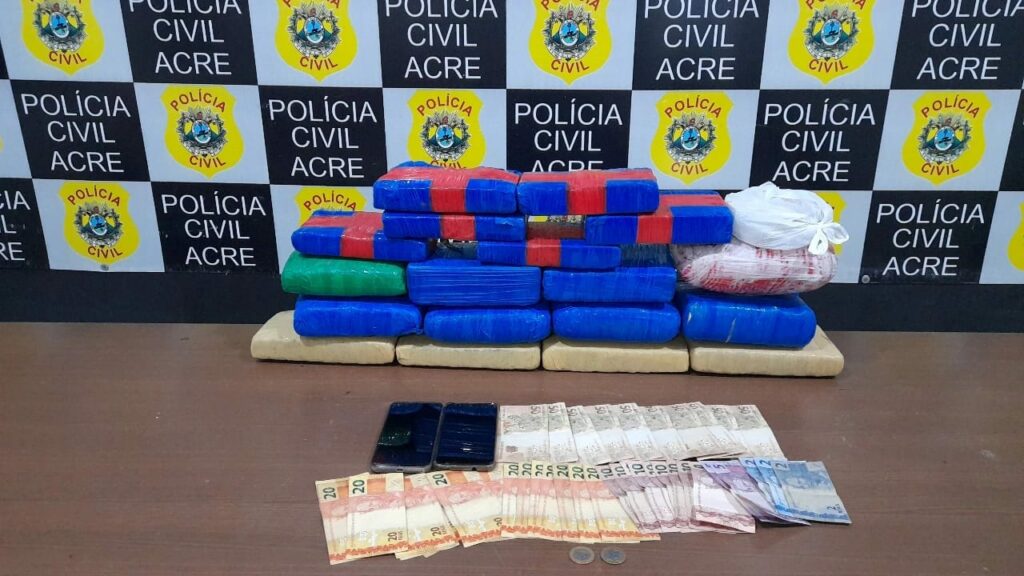 Polícia Civil apreende mais de 18 kg de droga na BR-364, em Cruzeiro do Sul