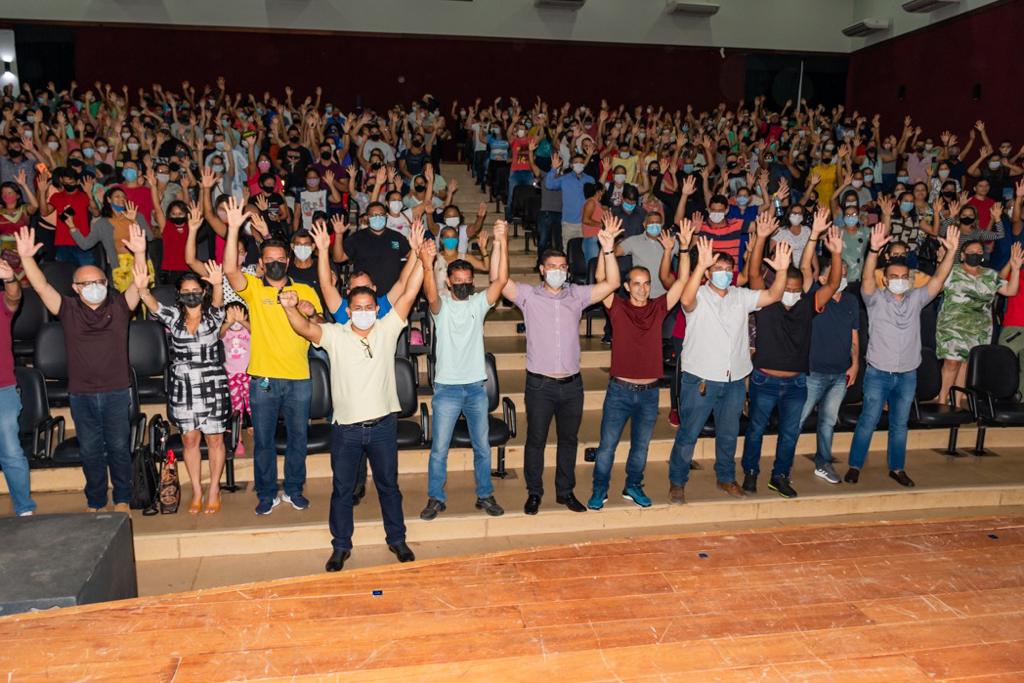 Zequinha Lima anuncia novo valor do abono aos educadores de Cruzeiro do Sul