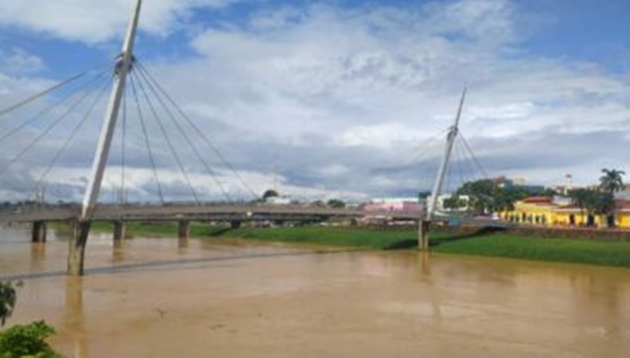 Rio Acre apresenta sinais de vazante, mas Defesa Civil continua em alerta