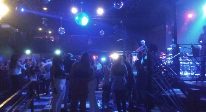 Foragido por homicídio é preso enquanto dançava com mulheres em boate no Acre