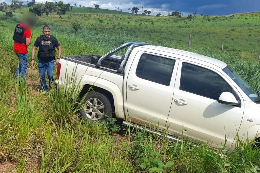 Polícia recupera caminhonete roubada no Acre enquanto era levada para Bolívia