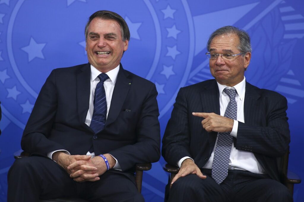 Bolsonaro anuncia salário mínimo de R$ 1.212 em 2022