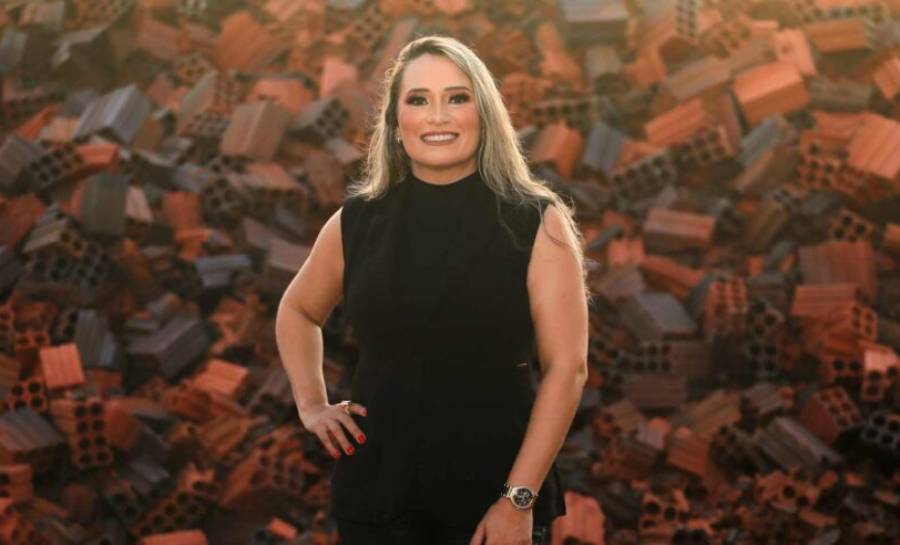 ‘Rainha do tijolo’: Janaína Terças, de Cruzeiro do Sul, vence prêmio nacional