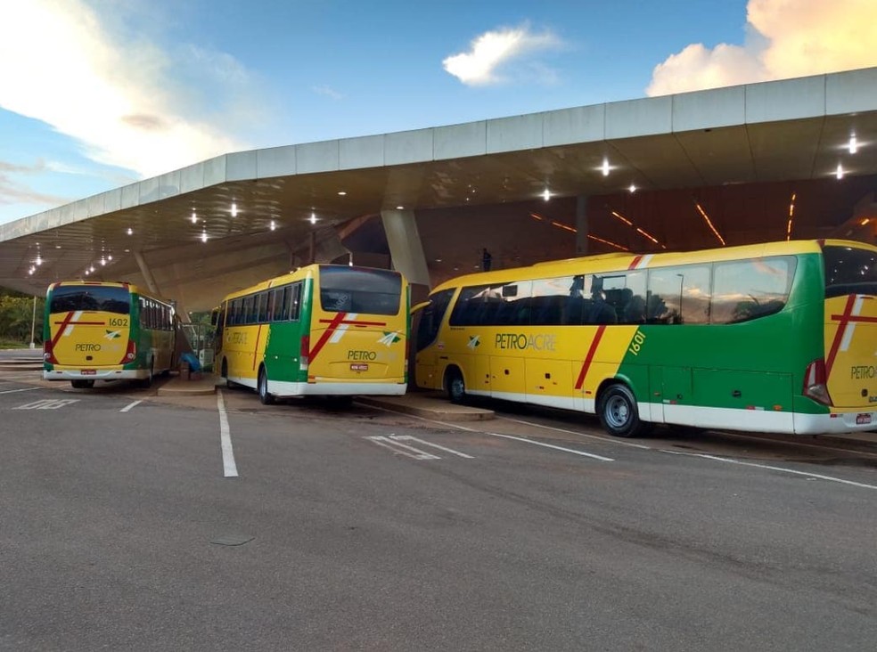 Empresa de ônibus tem contratos encerrados e deixa de operar em 4 cidades do Acre por má prestação de serviço