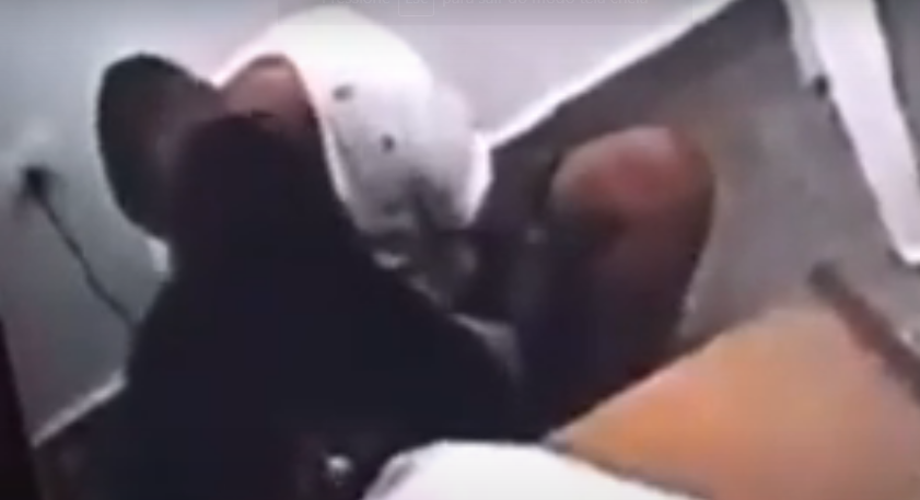 Juíza é flagrada beijando condenado por matar polícia na Argentina; assista