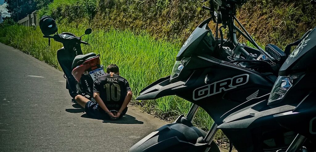 Motocicleta é recuperada após ter sido furtada no estacionamento do Hospital do Juruá, em Cruzeiro do Sul