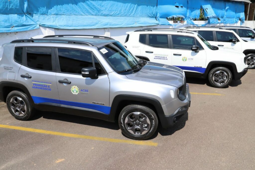 Governo do Estado entrega novos veículos à Secretaria de Produção e Agronegócio