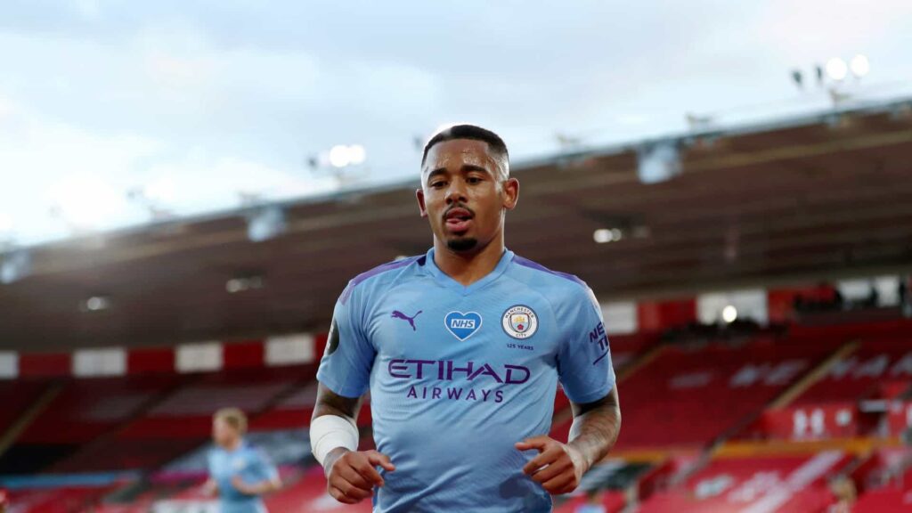 Gabriel Jesus perde pênalti, mas marca em goleada do City na Copa da Inglaterra