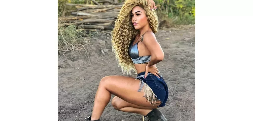 Cantora “Rainha do Piseiro” é presa por importunação sexual, atos obscenos e desacato a policiais, no Ceará