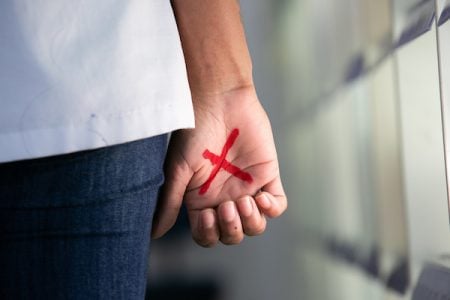 Em cárcere privado, mulher é estuprada e espancada por 4 dias no DF