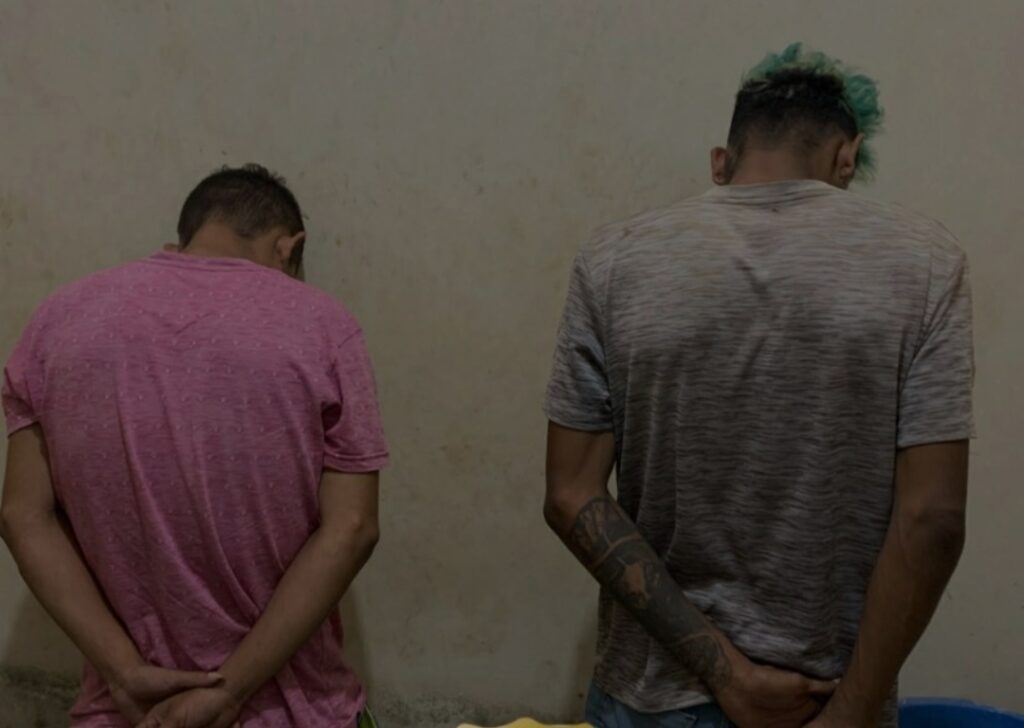 Dupla é presa suspeita de degolar e enterrar indígena em cova rasa por dívida de droga, em Feijó