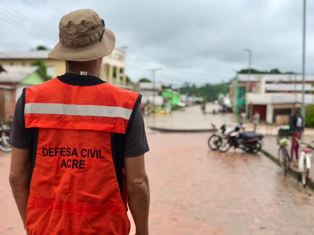 Com alagação no Jordão, governo inicia os trabalhos de assistência aos desabrigados