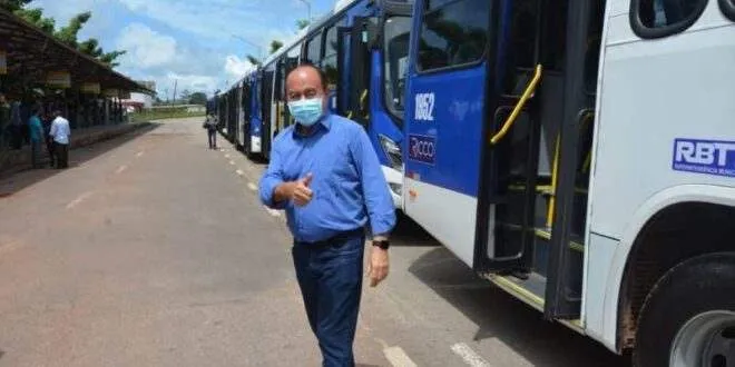 Prefeito do Rio de Janeiro dá prazo de uma semana para Bocalom devolver ônibus que estão circulando em Rio Branco